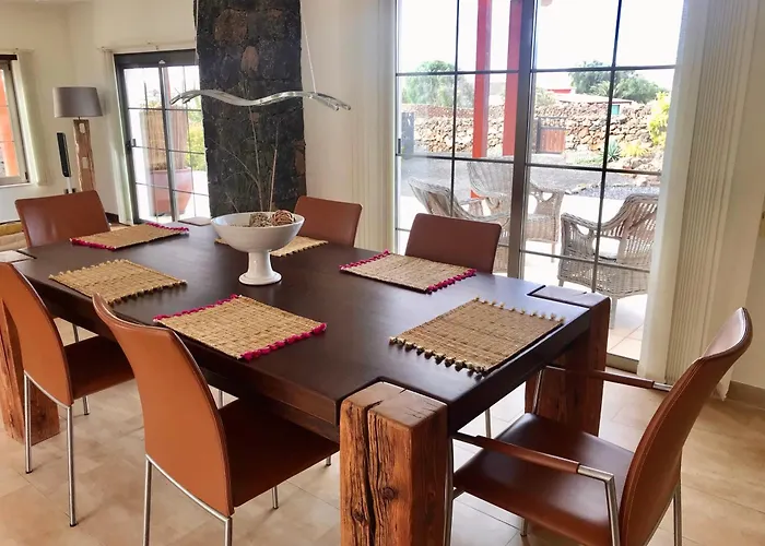 Villa Annunaki Lajares